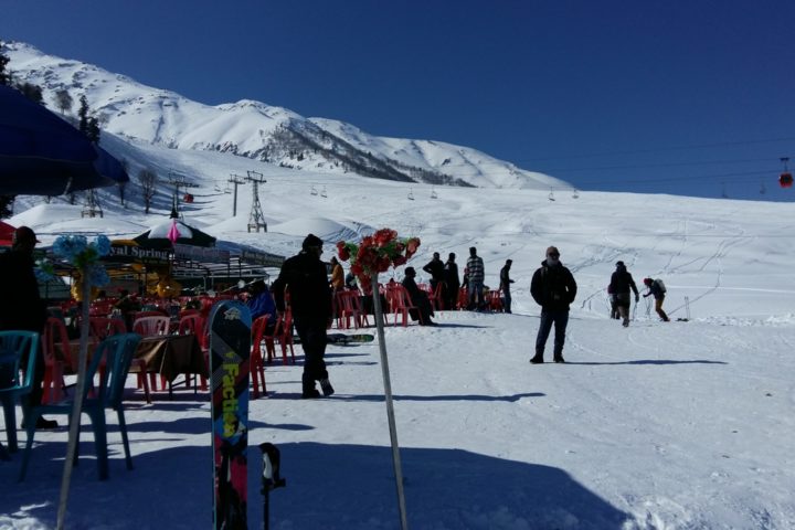 Schi fahren in Gulmarg, Kaschmir, Indien, Himalaya
