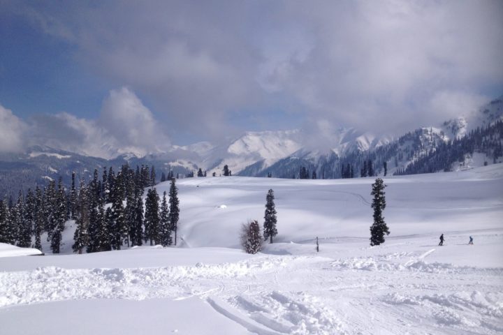 Schi fahren in Gulmarg, Kaschmir, Indien, Himalaya