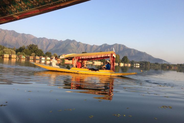 Shikara Boot auf dem Dal Lake in Srinagar, Kaschmir, Indien